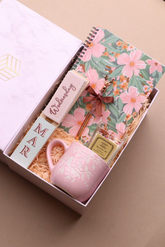 هدية باللون الوردي