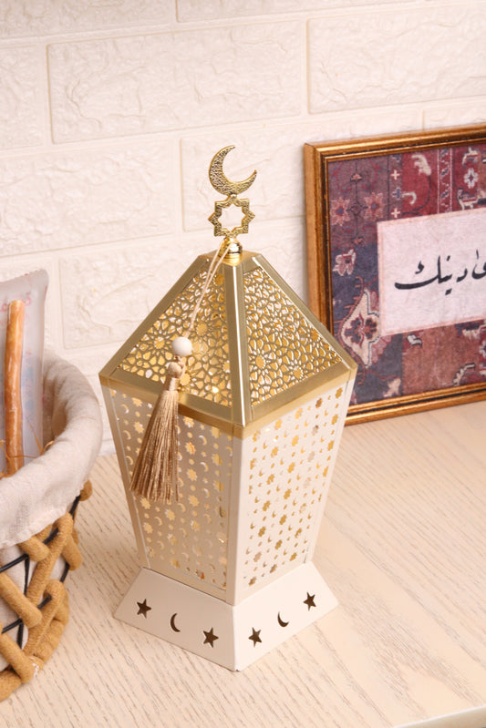 فانوس معدني مضيء